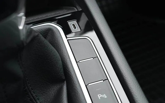 Volkswagen Passat cena 79900 przebieg: 122000, rok produkcji 2020 z Moryń małe 596